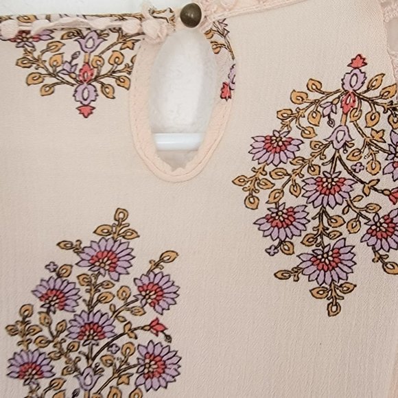 Xhilaration Floral Blouse With Crocheted Sleeves Size XL - Picture 7 of 16